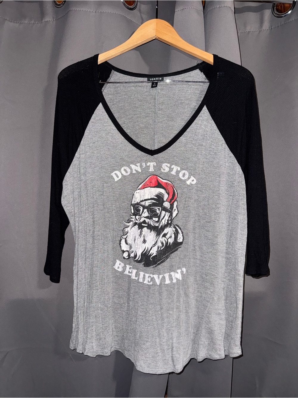 TORRID Plus Size 0 Large Grey Santa Believe raglan tee